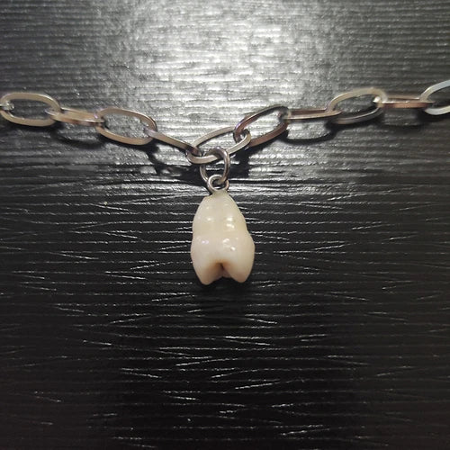 bracelet-avec-une-dent