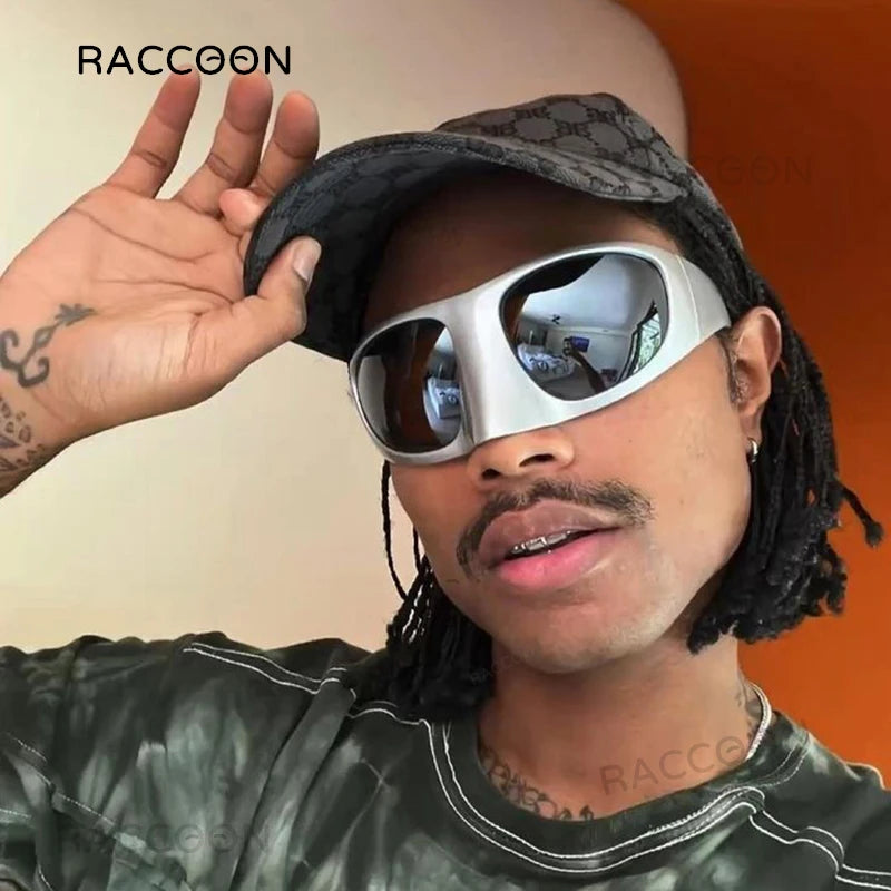 Lunettes de soleil bizarres