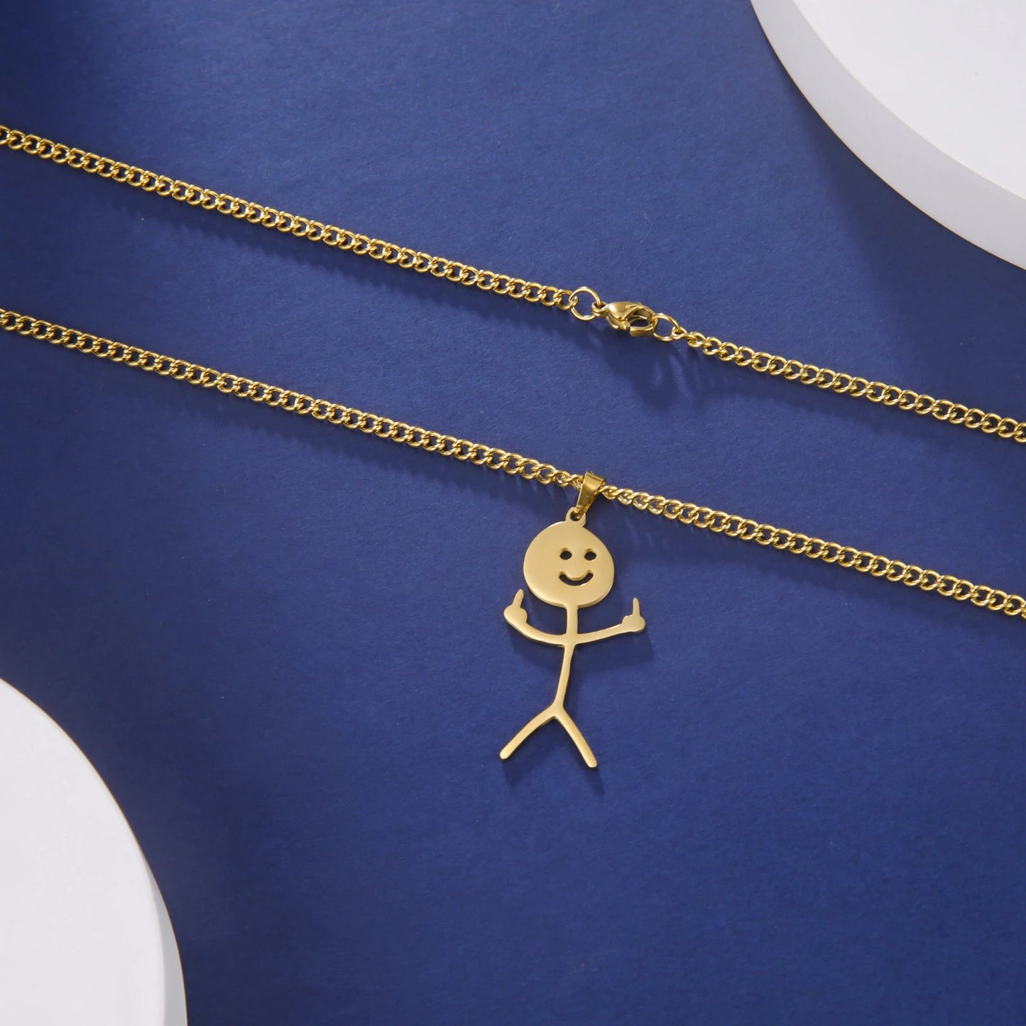 collier-doigt-dhonneur-drole-or-homme-etfemme