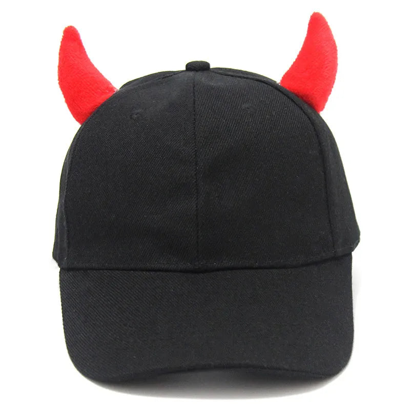 casquette-moche-halloween-cornes-rouges
