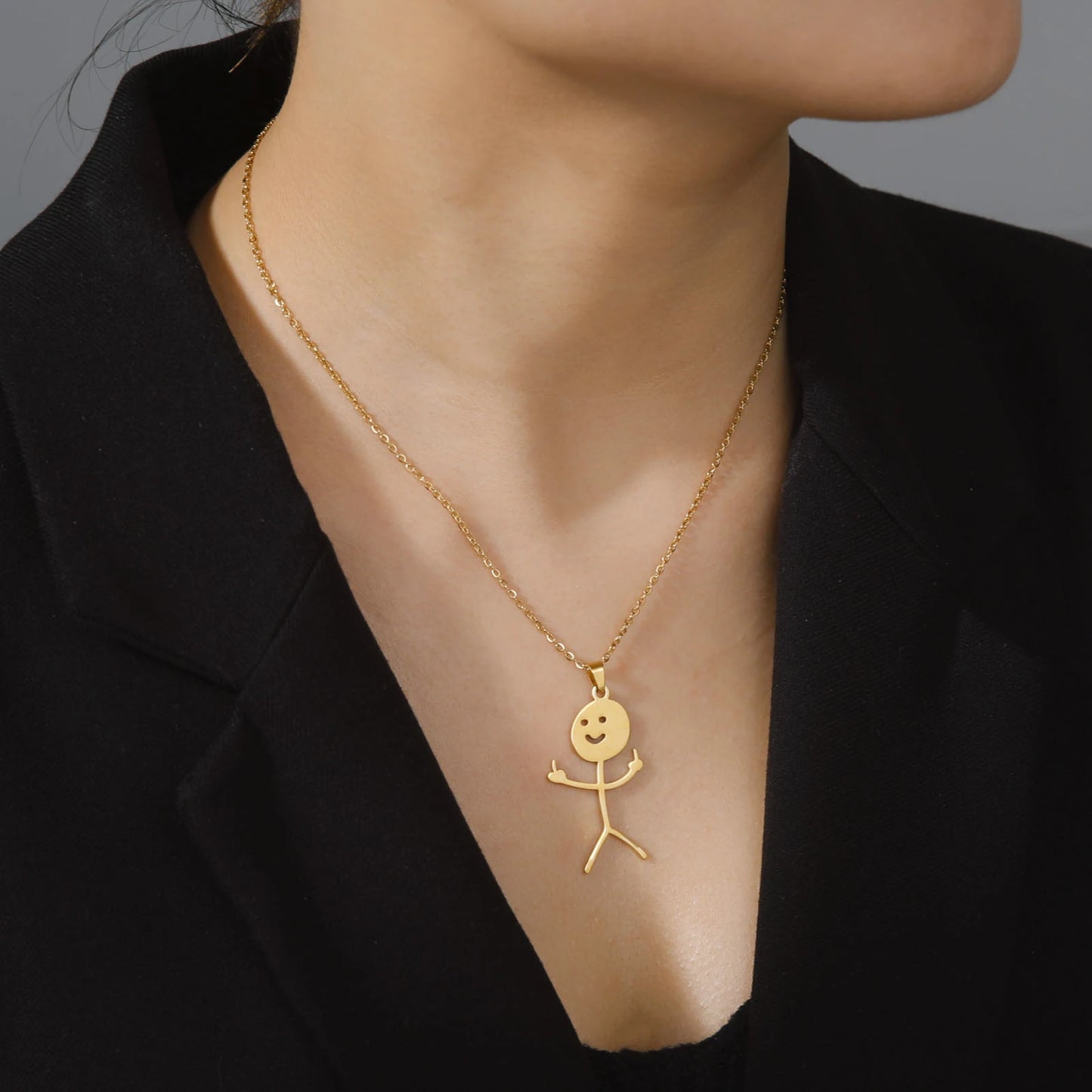 collier-doigt-dhonneur-or-dore