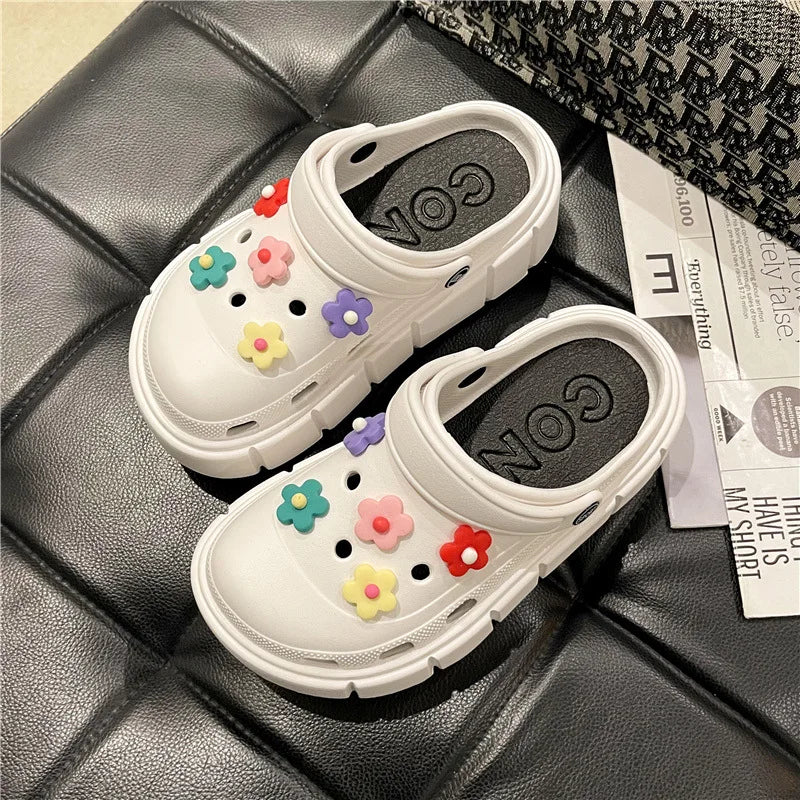 crocs-blanches-fleurs