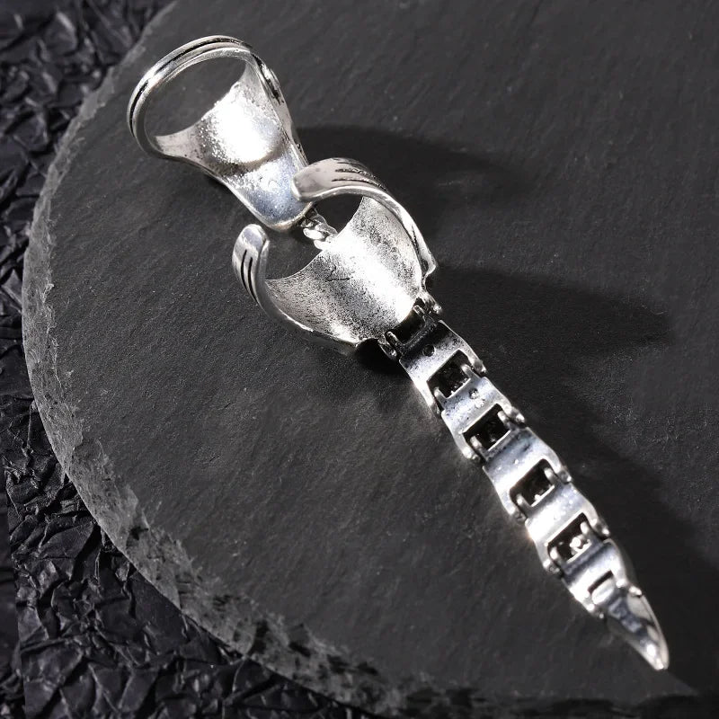 bague-en-forme-de-scorpion-moche-gothique